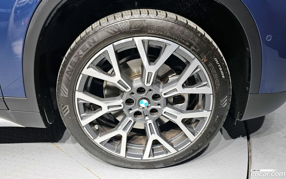 BMW X1 xDrive 20i xLine 2022 — миниатюра 5