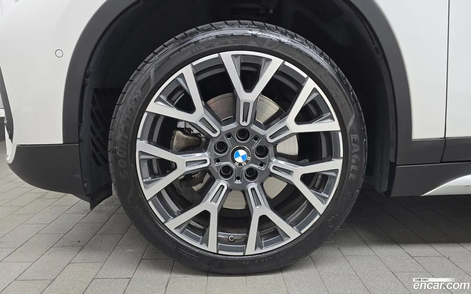 BMW X1 xDrive 20i xLine 2022 — миниатюра 2