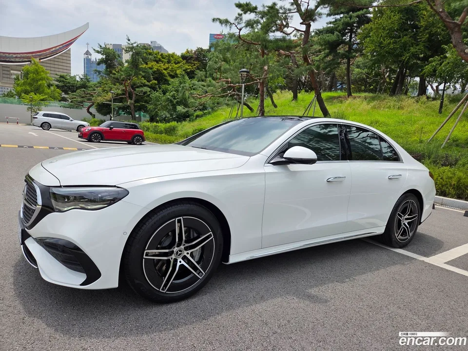 Mercedes-Benz E-Class E300 4MATIC AMG Line 2025 — миниатюра 2