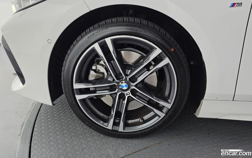 BMW 1 Series 120i M 2023 — миниатюра 4