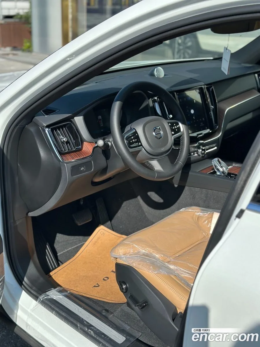Volvo XC60 B6 2025 — миниатюра 5