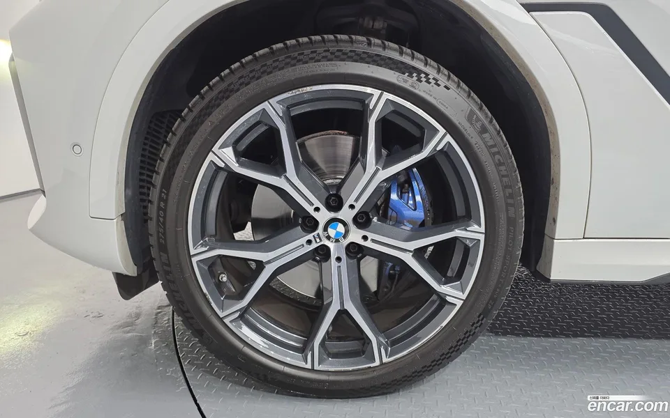 BMW X6 xDrive40i M 2022 — миниатюра 2
