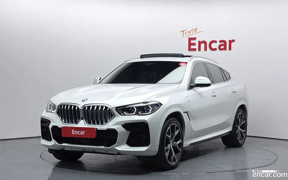 BMW X6 xDrive40i M 2022 — фото 1, купить с доставкой в Москву