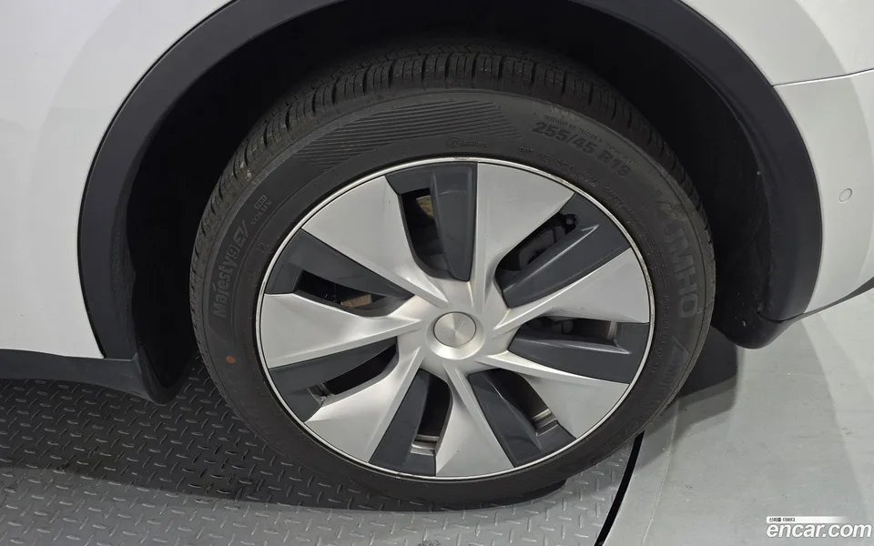 Tesla Model Y AWD 2022 — миниатюра 2