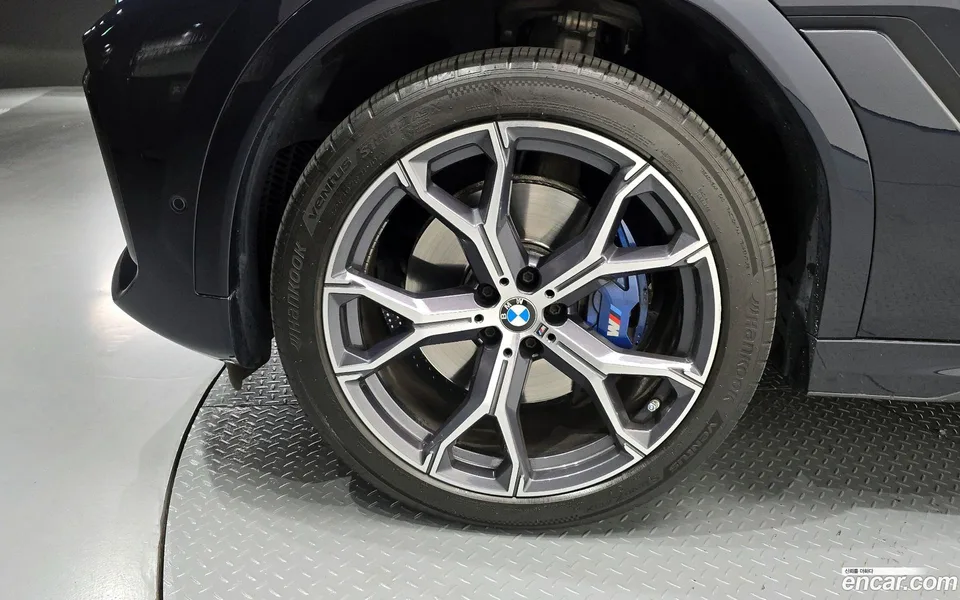 BMW X6 xDrive40i M 2022 — миниатюра 2