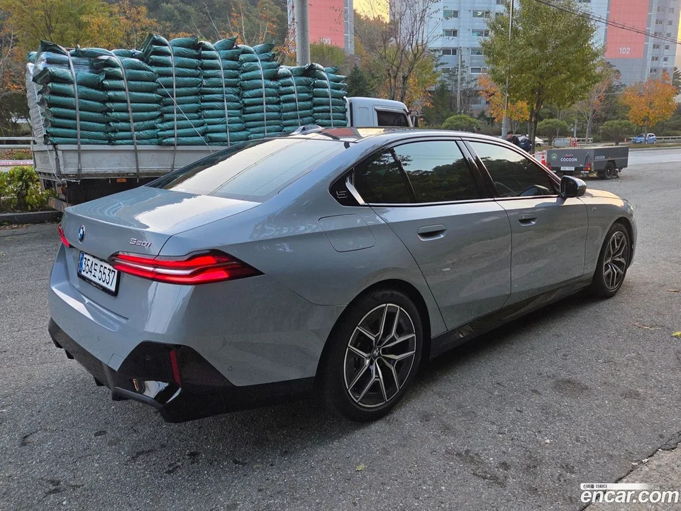 BMW 5 Series 520i M 2024 — миниатюра 2