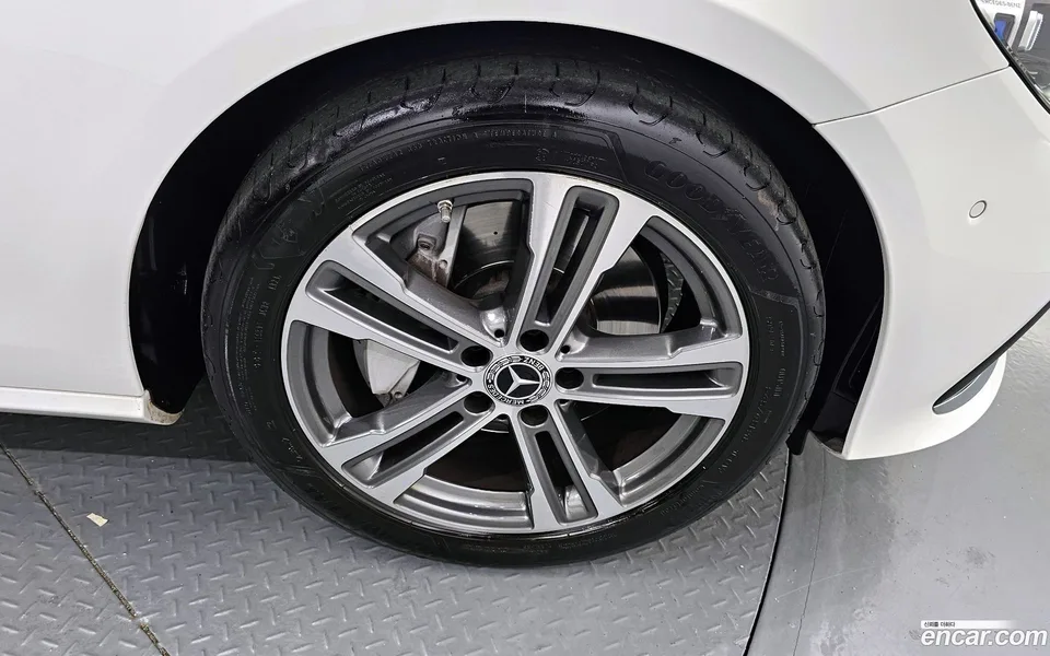 Mercedes-Benz E-Class E350 4MATIC 2022 — миниатюра 2