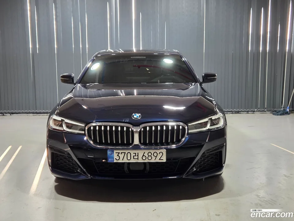 BMW 5 Series 530i M 2022 — фото 1, купить с доставкой в Москву