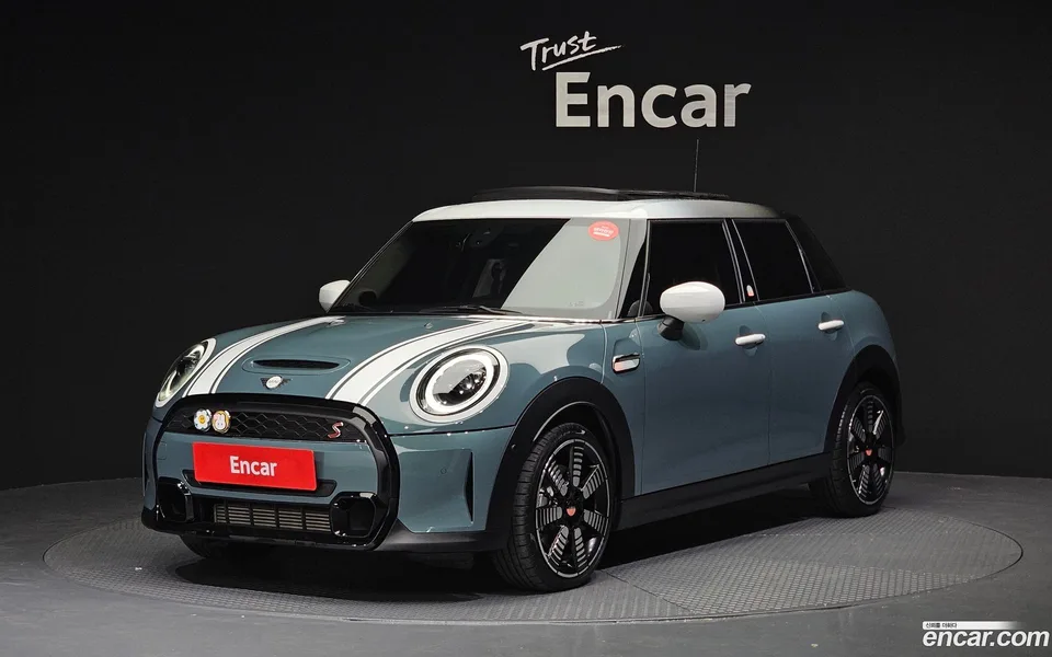 MINI Cooper S 5 2023 — фото 1, купить с доставкой в Москву