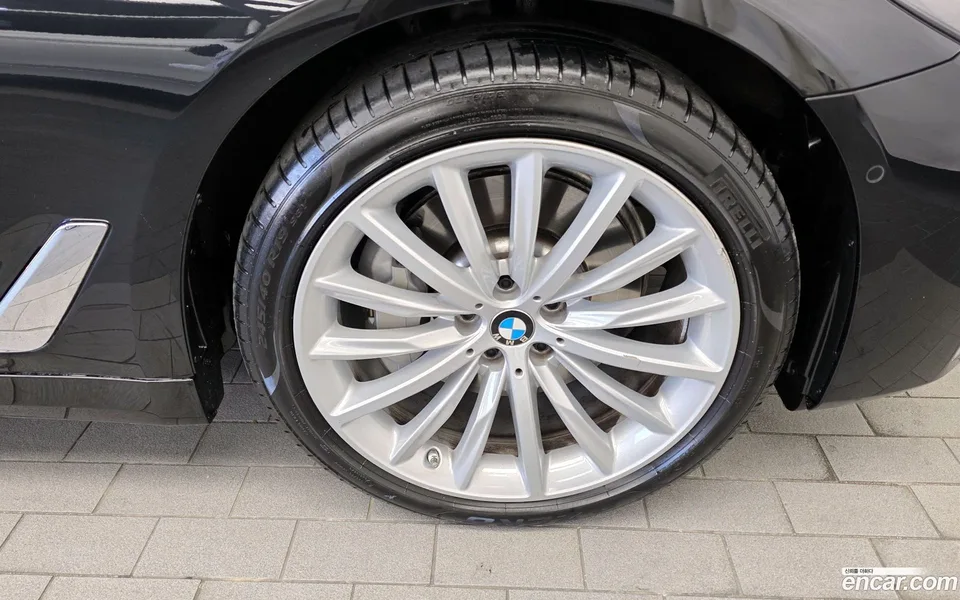 BMW 5 Series 530i 2022 — миниатюра 2