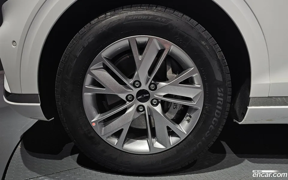 Genesis GV70 2.5T 2WD 2024 — миниатюра 2