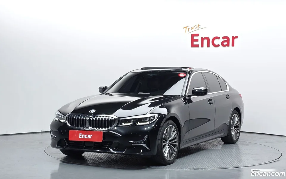 BMW 3 Series 320i 2022 — фото 1, купить с доставкой в Москву