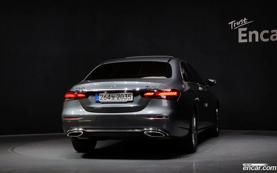 Mercedes-Benz E-Class E350 4MATIC 2022 — миниатюра 4