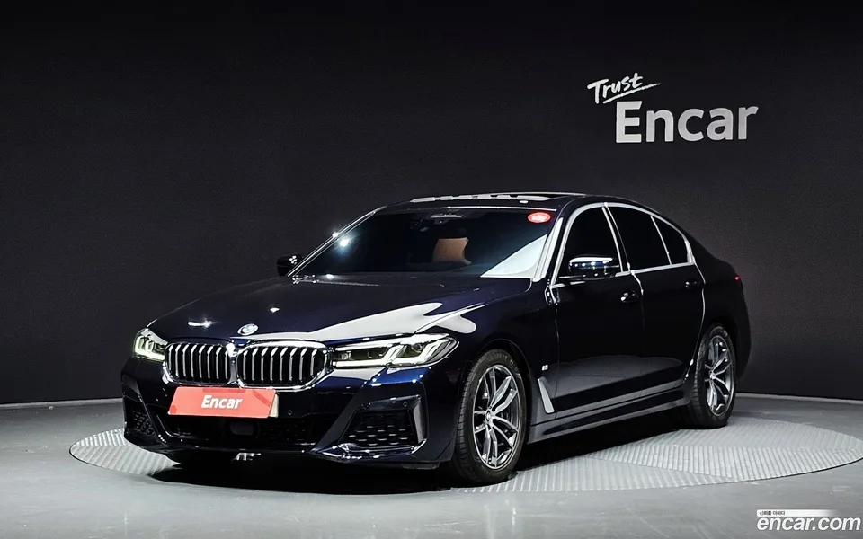 BMW 5 Series 520i M 2023 — фото 1, купить с доставкой в Москву