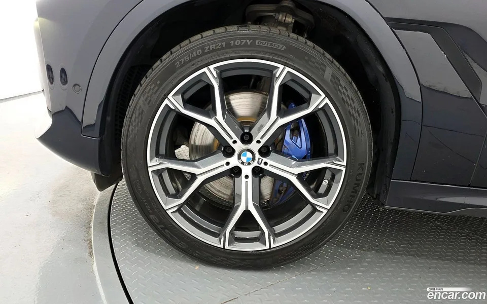 BMW X6 xDrive30d M 2023 — миниатюра 2