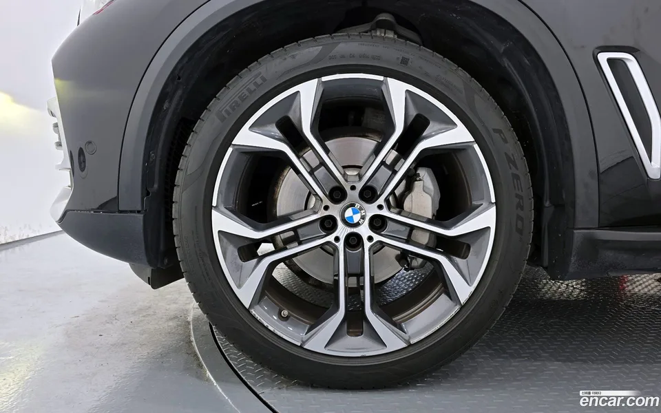 BMW X5 xDrive 40i xLine 2022 — миниатюра 2