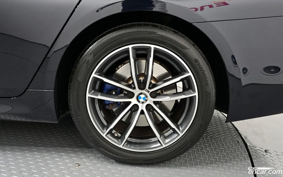 BMW 5 Series 520i M 2022 — миниатюра 2