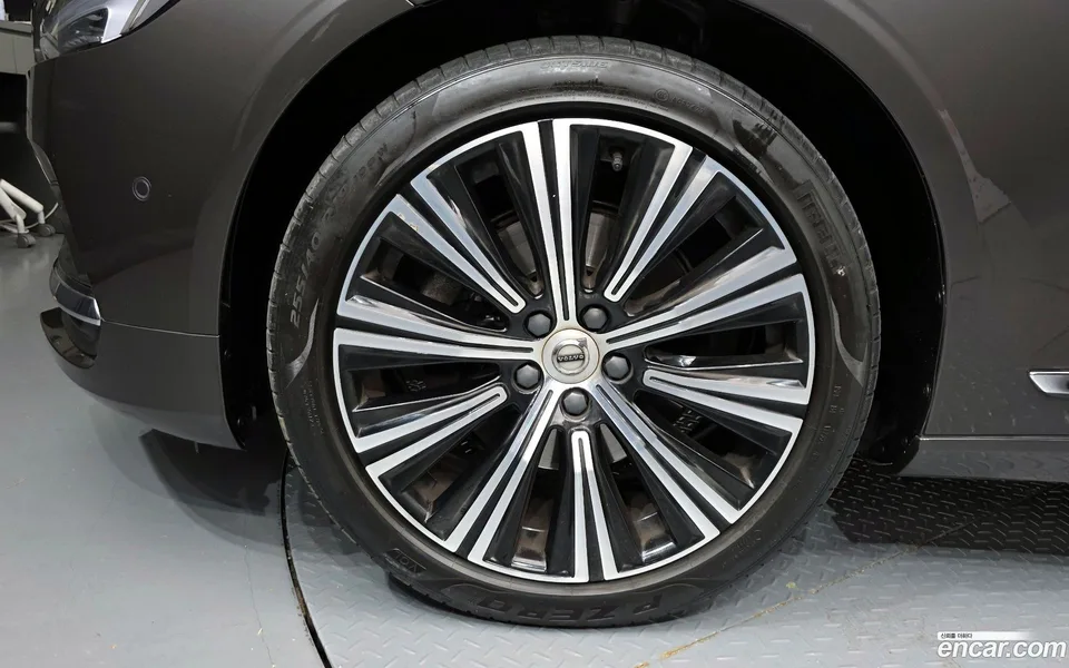 Volvo S90 B5 2022 — миниатюра 2