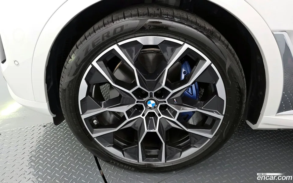 BMW X7 xDrive 40i M 6 2024 — миниатюра 2