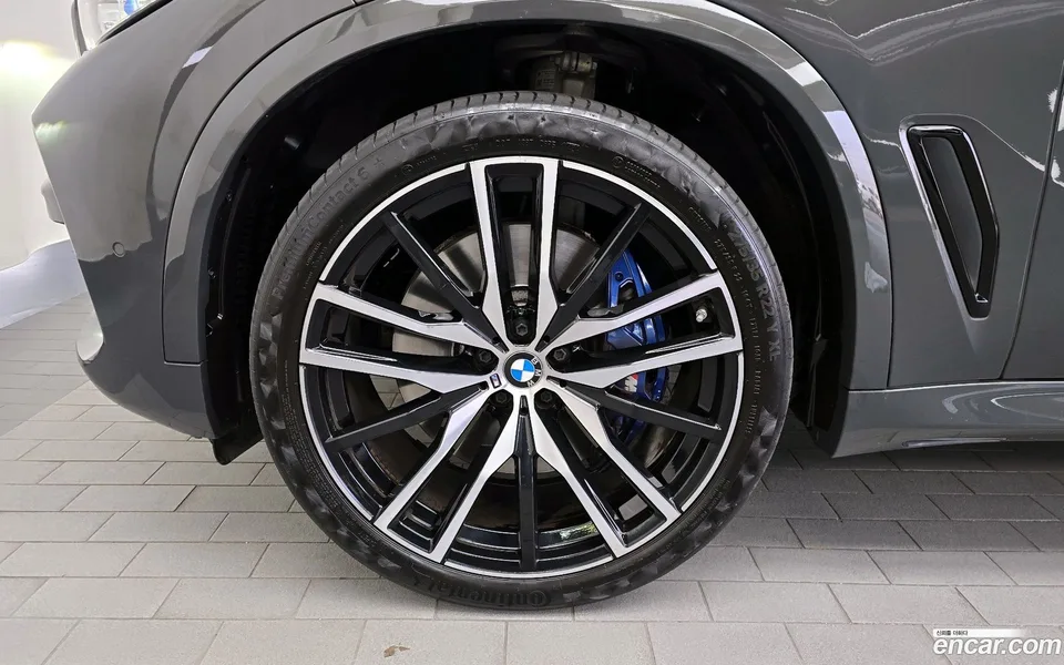 BMW X5 xDrive 40d M 2023 — миниатюра 2