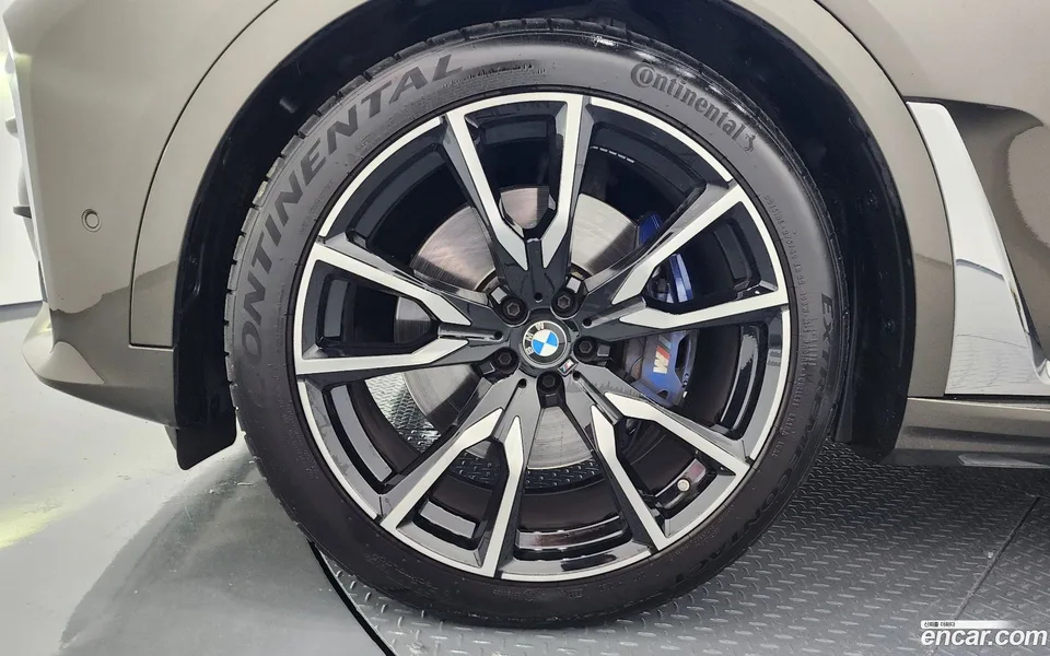 BMW X7 xDrive 40i M 6 2022 — миниатюра 5