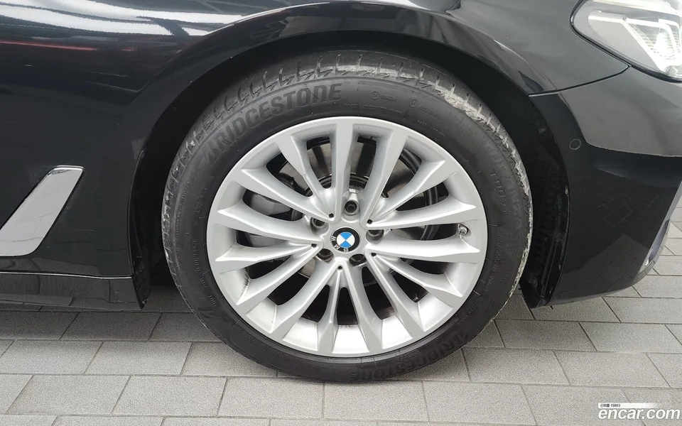 BMW 5 Series 520i 2022 — миниатюра 2