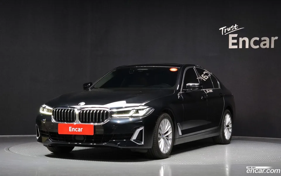 BMW 5 Series 520i 2022 — фото 1, купить с доставкой в Москву