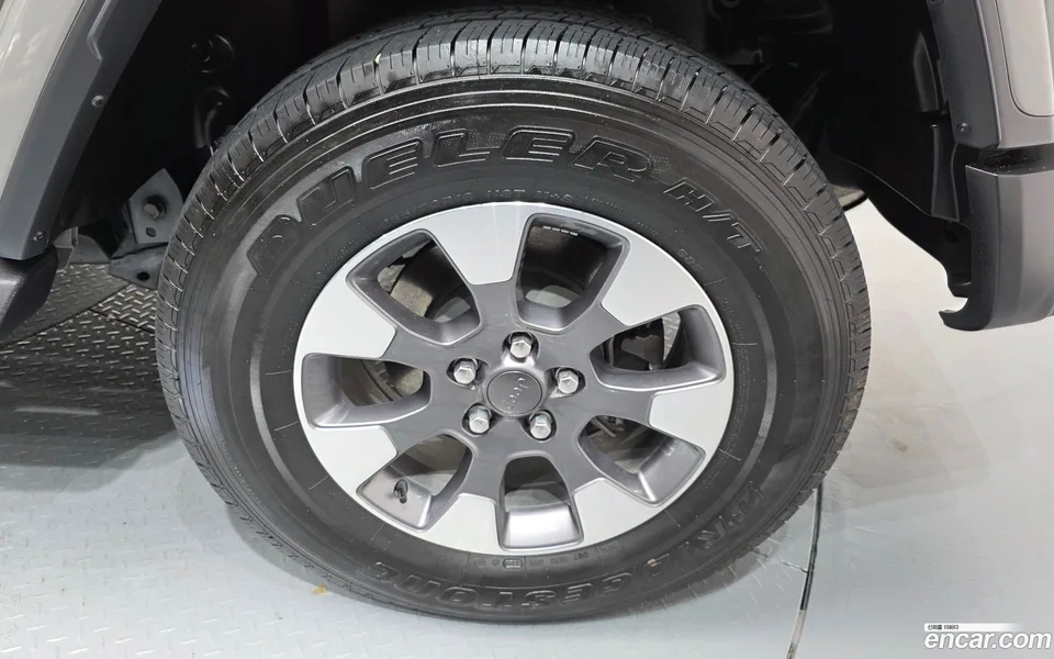 Jeep Wrangler 2.0 4 2023 — миниатюра 2
