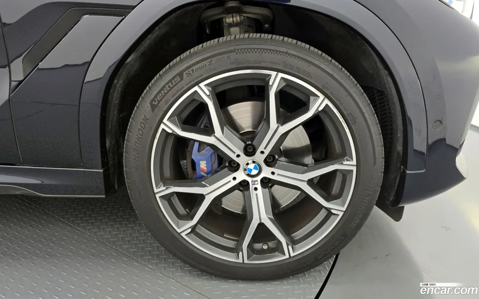 BMW X6 xDrive40i M 2022 — миниатюра 2