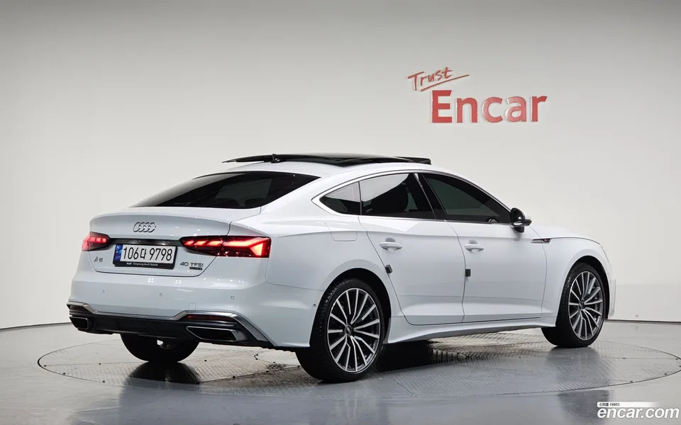 Audi A5 40 TFSI 2022 — фото 1, купить с доставкой в Москву