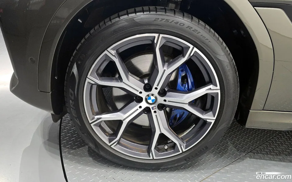 BMW X6 xDrive40i M 2022 — миниатюра 2