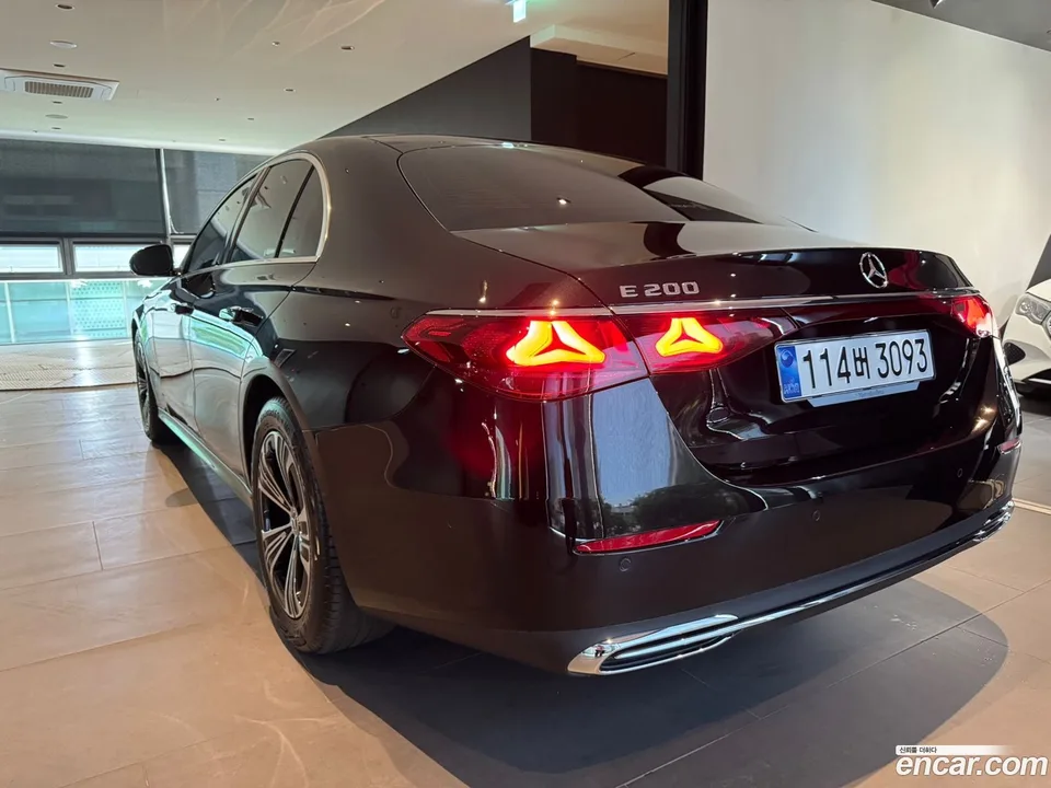 Mercedes-Benz E-Class E200 2025 — миниатюра 4