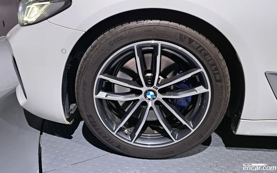 BMW 5 Series 520i M 2022 — миниатюра 2