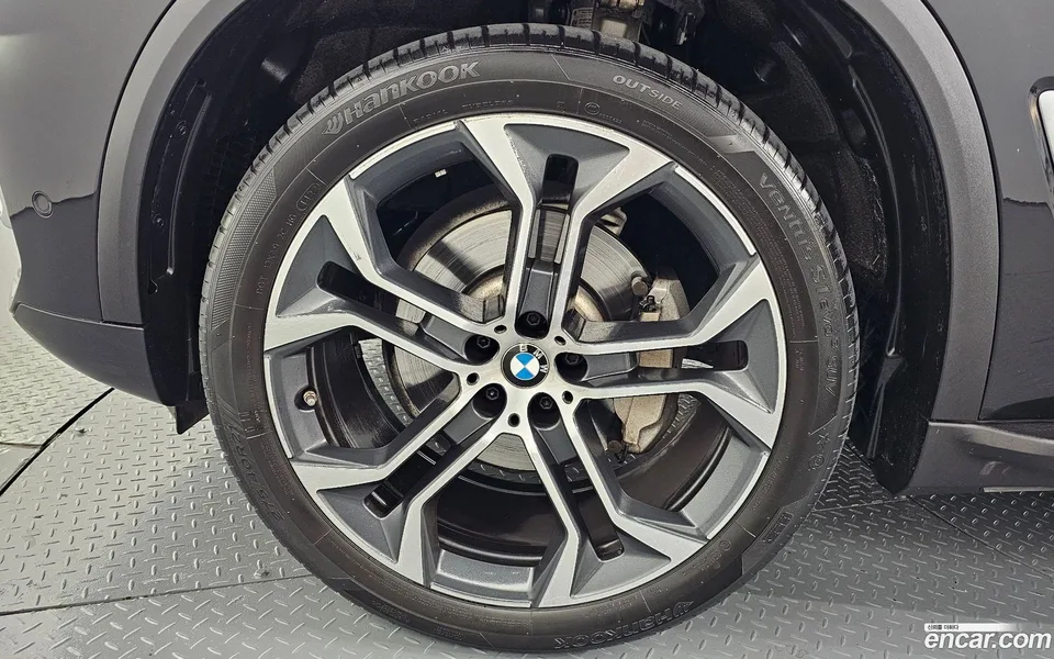 BMW X5 xDrive 40i xLine 2023 — миниатюра 2