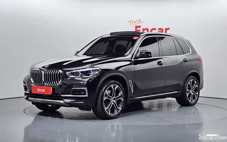 BMW X5 xDrive 40i xLine 2023 — фото 1, купить с доставкой в Москву