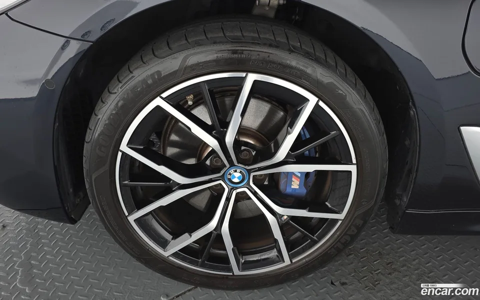 BMW 5 Series 530e M 2022 — миниатюра 2
