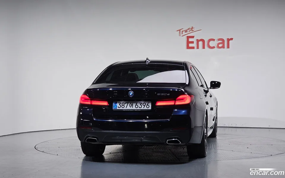 BMW 5 Series 530e M 2022 — миниатюра 4
