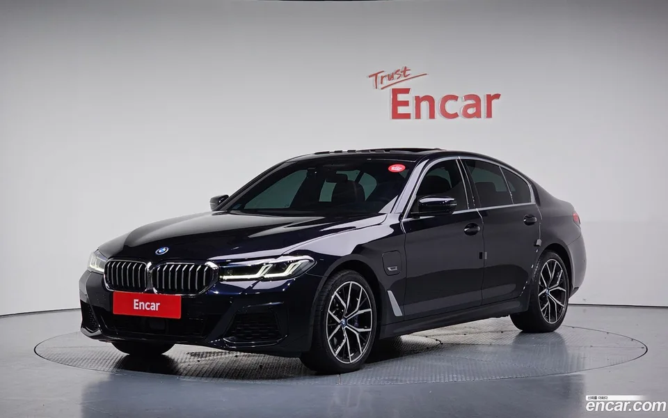 BMW 5 Series 530e M 2022 — фото 1, купить с доставкой в Москву