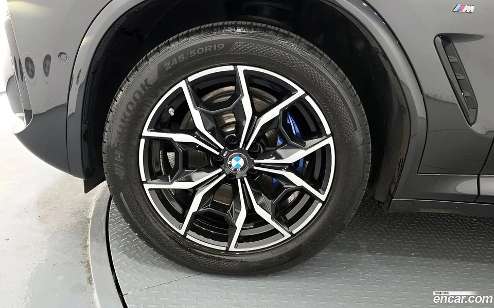 BMW X4 xDrive20i M 2023 — миниатюра 2