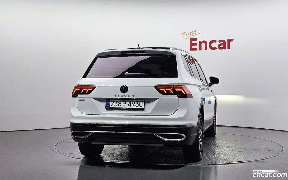 Volkswagen Tiguan Allspace 2.0 TSI 2022 — миниатюра 3