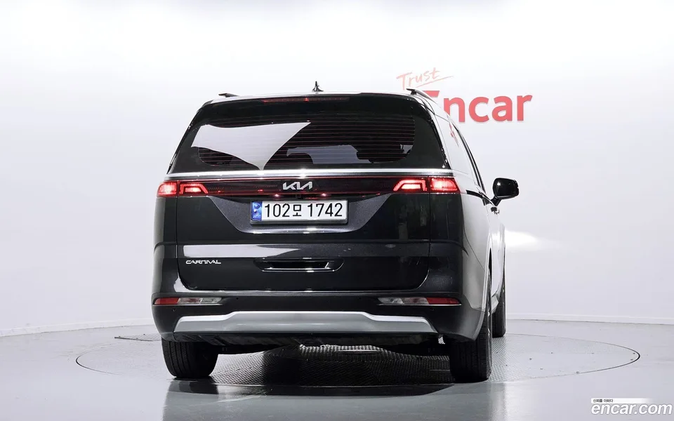 Kia Carnival 9 2022 — thumbnail 4
