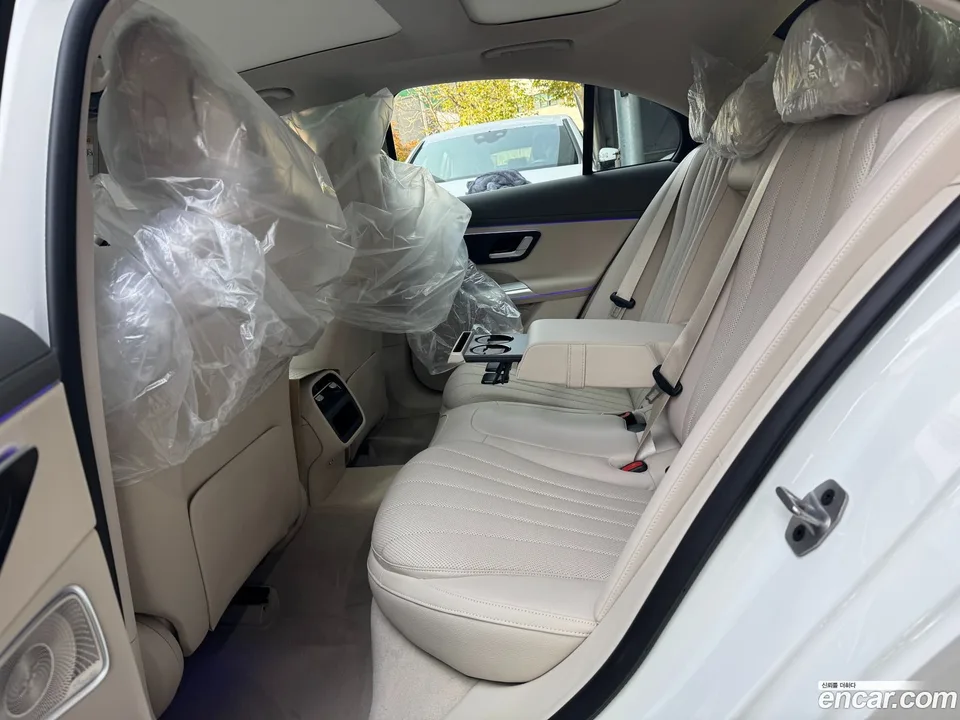 Mercedes-Benz E-Class E300 4MATIC 2025 — миниатюра 2
