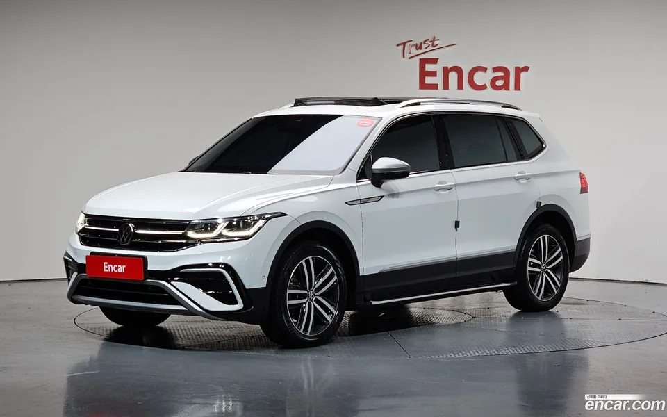 Volkswagen Tiguan Allspace 2.0 TSI 2022 — фото 1, купить с доставкой в Москву