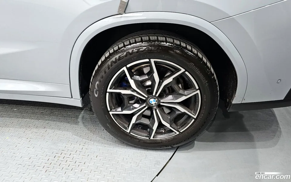 BMW X4 xDrive20i M 2023 — миниатюра 2