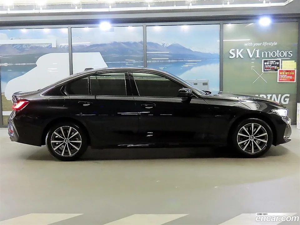 BMW 3 Series 320i 2022 — thumbnail 3