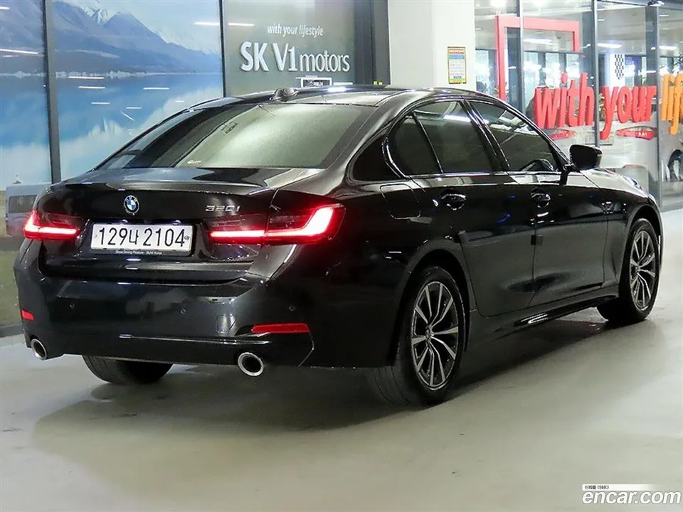 BMW 3 Series 320i 2022 — thumbnail 4