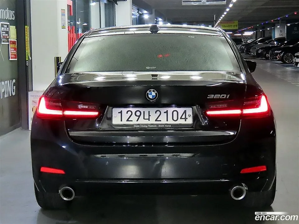 BMW 3 Series 320i 2022 — thumbnail 5