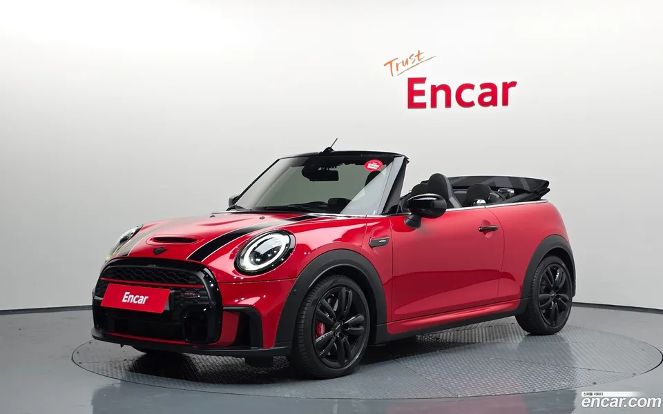 MINI Cooper S Convertible JCW 2022 — фото 1, купить с доставкой в Москву