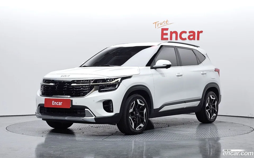 Kia Seltos 1.6 2WD 2023 — фото 1, купить с доставкой в Москву