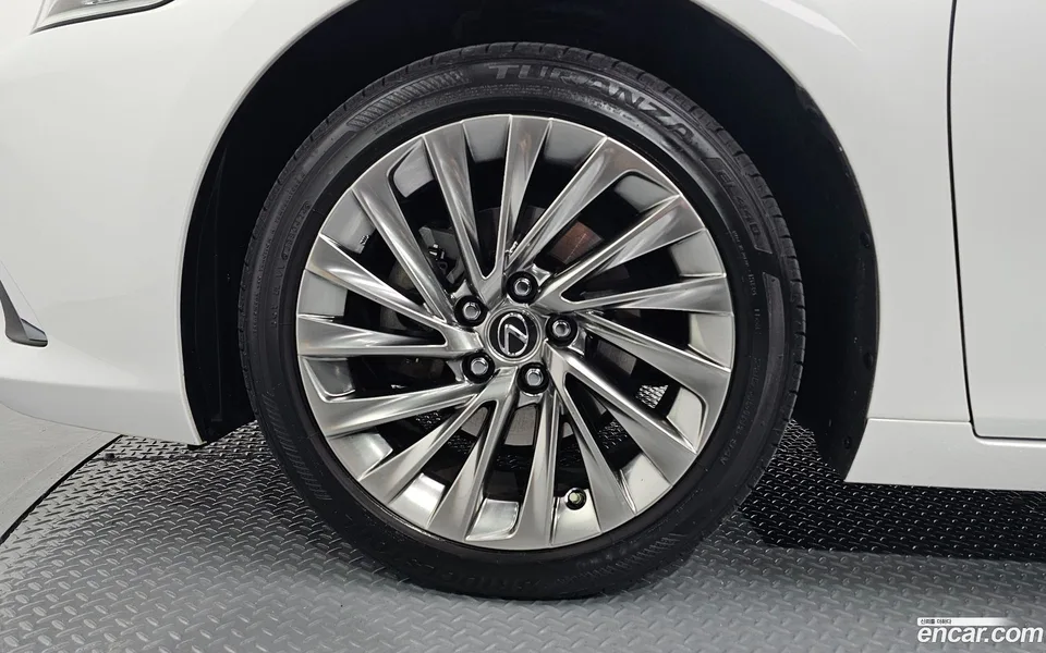 Lexus ES 300h 2024 — миниатюра 2